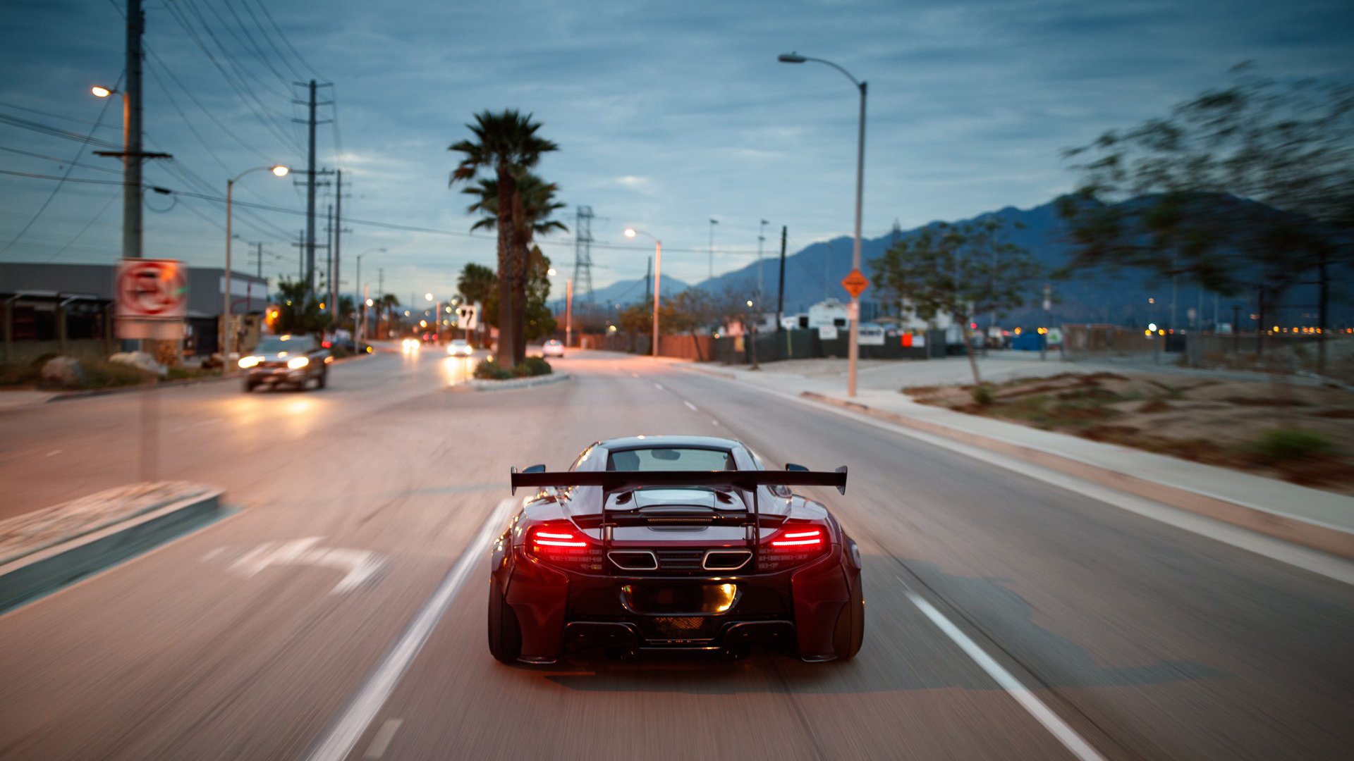 埃利亚·维维亚尼在场地自行车全能中夺金,维利亚轿车